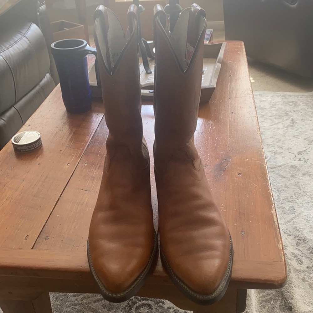 Olathe mule hide work boots.